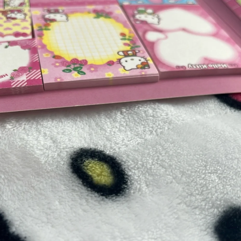 Hello Kitty Memo Book-Style Set of Sticky Notes and Stationary Pages